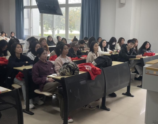 依托讲堂构建集中学习实景践学相结合的理论学习体系 依托讲堂构建集中学习实景践学相结合的理论学习体系